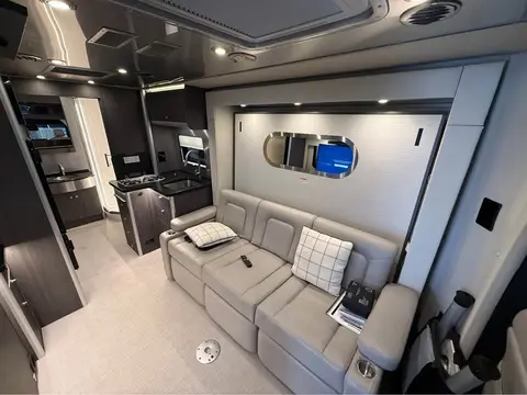 2022 Airstream Atlas — photo 5