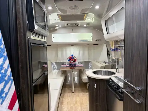 2015 Airstream International CCD — photo 4