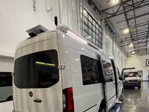 2023 Airstream Interstate 24GT AWD — photo 3