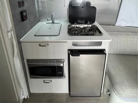 2021 Airstream Bambi — photo 3