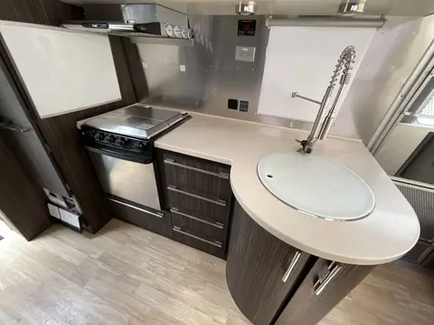 2016 Airstream International Serenity 27FB — photo 5