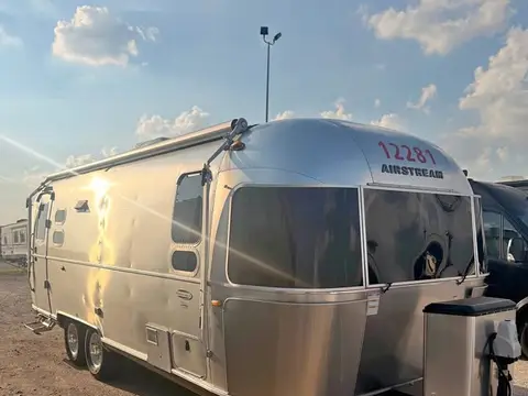 2018 Airstream International Signature 25FBQ — photo 1