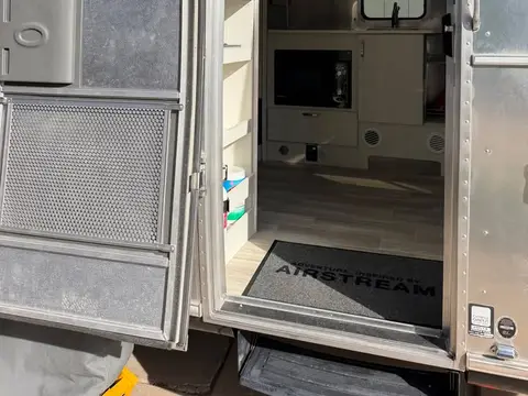 2020 Airstream Bambi 19 ft — photo 3