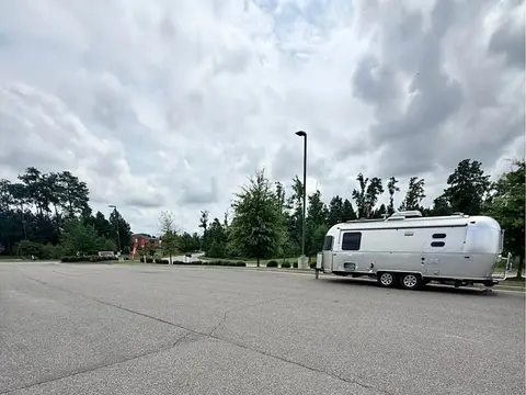 2023 Airstream Flying Cloud 23FB — photo 2