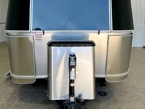 2025 Airstream Flying Cloud 28' Twin 28 ft — photo 3