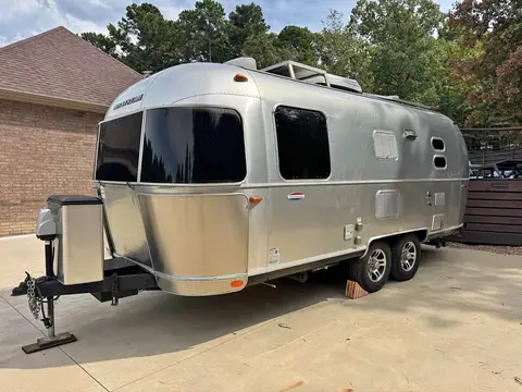 2017 Airstream International Signature 23FQ CCD — photo 1