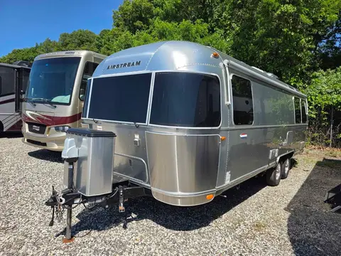 2017 Airstream International Serenity 27FBQ — photo 2