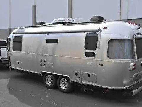 2022 Airstream Flying Cloud 25RB Twin — photo 3