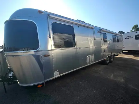 2020 Airstream Classic 33FBQ; — photo 1
