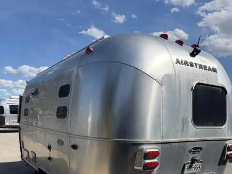 2018 Airstream Flying Cloud 19CB — photo 3