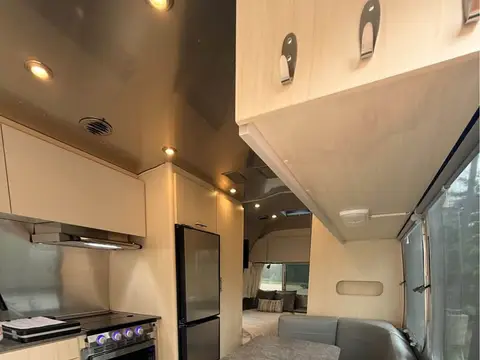 2023 Airstream Flying Cloud 23FB — photo 4