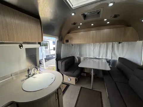 2020 Airstream Flying Cloud 25FB Twin — photo 4