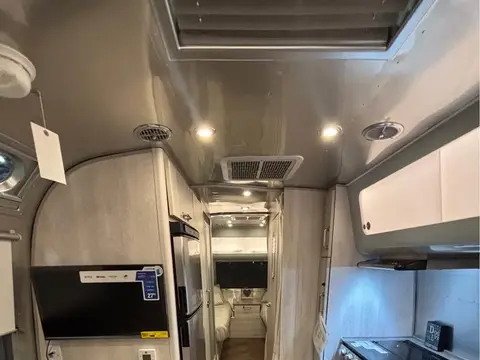 2026 Airstream International 25FB — photo 5