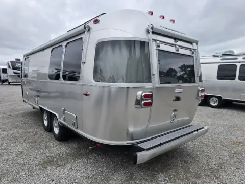 2026 Airstream International 25FB — photo 5