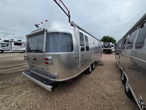2019 Airstream Flying Cloud 26RB — photo 2