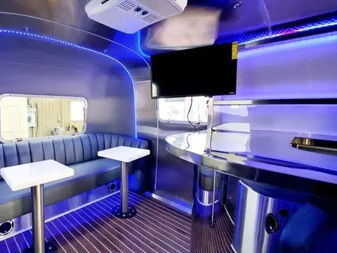 2007 Airstream Classic — photo 2