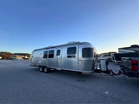 2021 Airstream Flying Cloud 30FB — photo 2