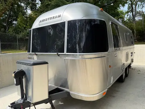 2015 Airstream International Signature 23FB — photo 2