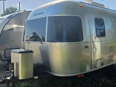 2023 Airstream Bambi 19CB — photo 2