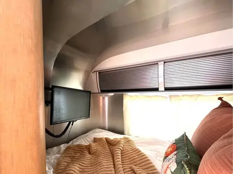 2015 Airstream Bambi 16 ft — photo 5