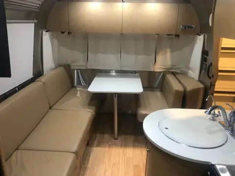 2016 Airstream Flying Cloud 23D — photo 2