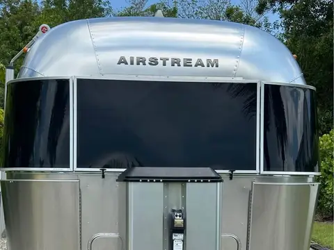 2021 Airstream Classic — photo 2