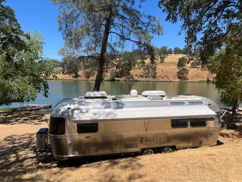 2014 Airstream International Sterling 27FB — photo 2