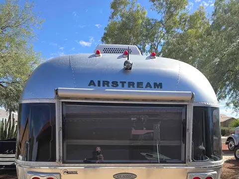 2017 Airstream Classic 30 JWB Queen — photo 3