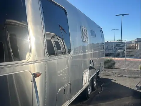 2016 Airstream Flying Cloud 25FB — photo 3