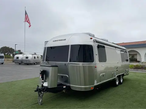 2026 Airstream Flying Cloud — photo 4