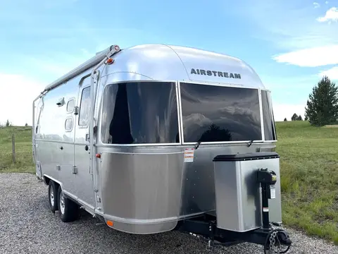 2022 Airstream Flying Cloud — photo 2
