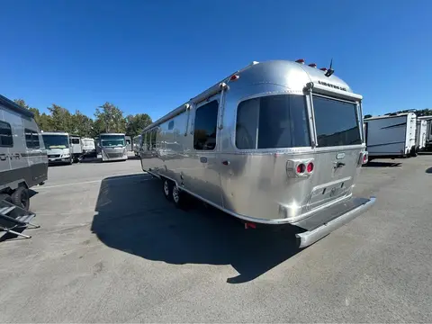 2021 Airstream Classic 30RB — photo 3