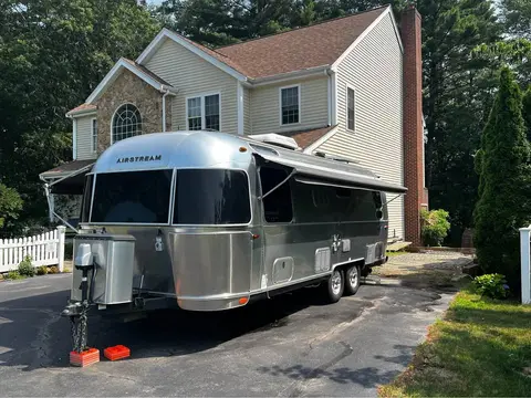 2016 Airstream Flying Cloud RB 25 ft 11 in — photo 2