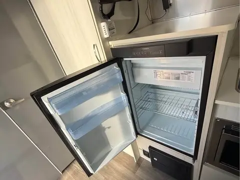 2018 Airstream Sport 22FB — photo 4