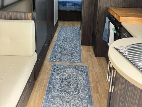 2019 Airstream International Signature 27FB — photo 3