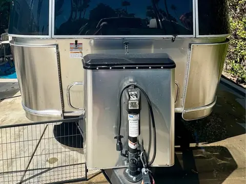 2022 Airstream Flying Cloud 27FB — photo 3