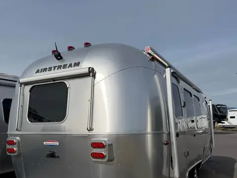 2019 Airstream International Serenity 23FB — photo 5