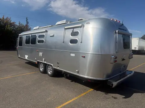 2022 Airstream Flying Cloud — photo 2