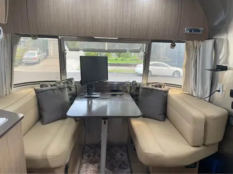 2019 Airstream Flying Cloud — photo 5