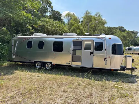 2024 Airstream Classic 33FB — photo 1