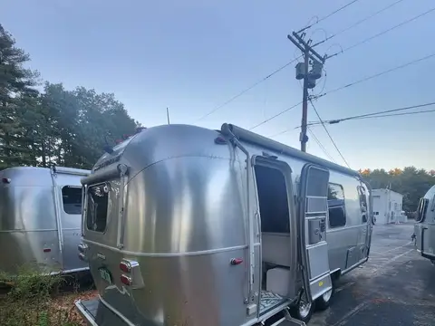 2017 Airstream International Signature — photo 2