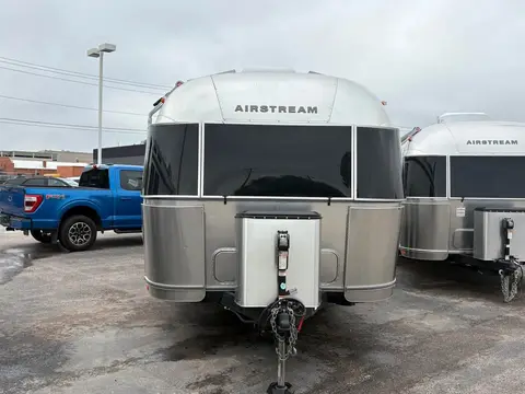 2023 Airstream Flying Cloud 27FB — photo 3