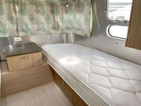 2019 Airstream Flying Cloud 25FB — photo 3