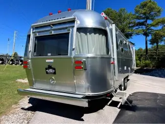2027 Airstream International 27FQB; — photo 4