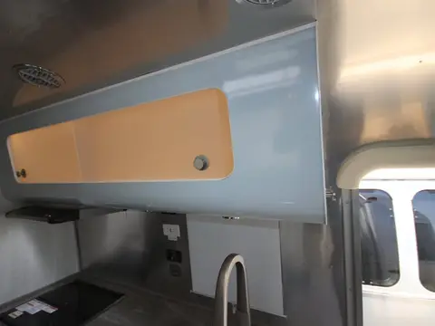 2025 Airstream International 27FBT — photo 2