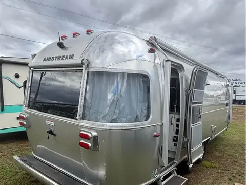 2025 Airstream International 27FB Queen — photo 5
