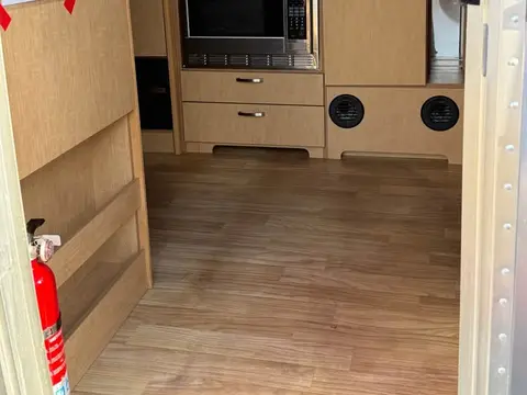 2017 Airstream Flying Cloud — photo 4