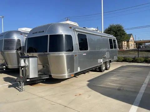 2019 Airstream International — photo 2