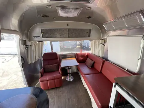 2017 Airstream International Serenity 27FB — photo 5