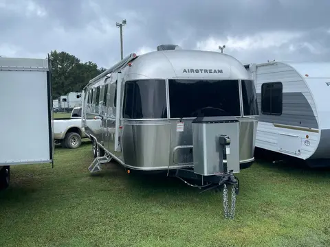 2023 Airstream Classic — photo 2